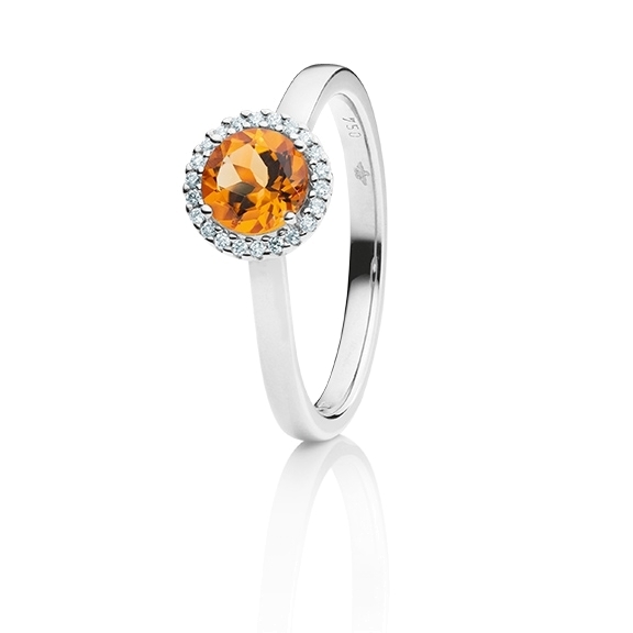 Ring "Espressivo" 750WG, Granat Mandarin facettiert Ø 6.0 mm ca. 0.80ct, 22 Diamanten Brillant-Schliff 0.06ct TW/si