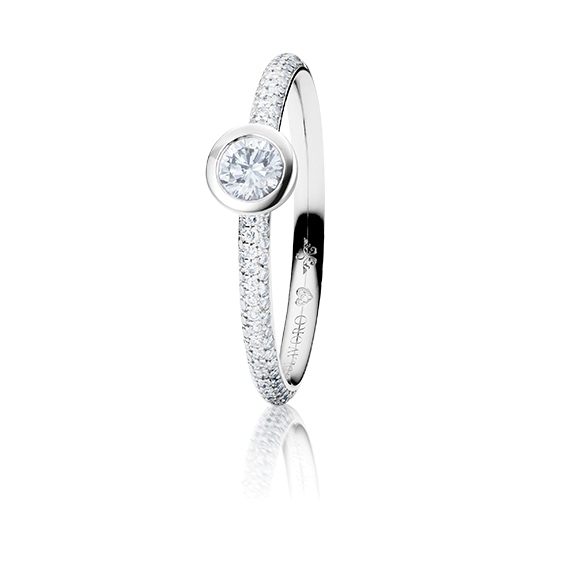 Ring "Diamante in Amore" 750WG Zargenfassung mit Pavé, 1 Diamant Brillant-Schliff 0.25ct TW/vs1, 86 Diamanten Brillant-Schliff 0.27ct TW/vs1, 1 Diamant Brillant-Schliff 0.005ct TW/vs