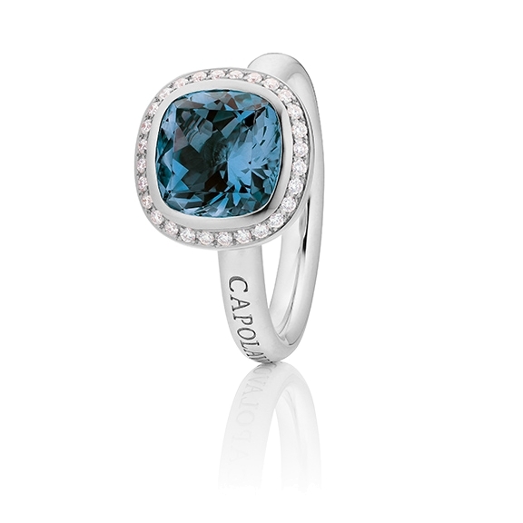 Ring "Twinkle Balloon" 750WG, Topas London blue facettiert Ø 9.0 x 9.0 mm ca. 3.70ct, 28 Diamanten Brillant-Schliff 0.13ct TW/vs1