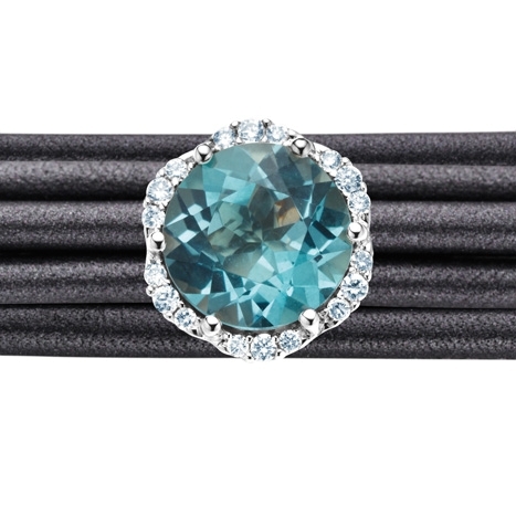 Schmuckelement "Dei Fiori" 750WG, Topas sky blue facettiert Ø 9.0 mm, 30 Diamanten Brillant-Schliff 0.14ct TW/si