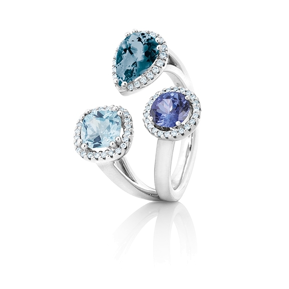 Ring "Espressivo Highlight" 750WG , Topas London blue facettiert 9x6 mm ca. 1.50ct, Topas sky blue antik 6x6mm ca. 1.10ct, Tansanit facettiert  Ø 6mm ca. 0.80ct, 65 Diamanten Brillant-Schliff 0.22ct TW/si1
