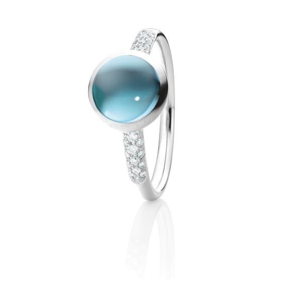Ring "Velluto" 750WG, Topas sky blue Cabochon Ø 8.0 mm ca. 3.0ct, 30 Diamanten Brillant-Schliff 0.12ct TW/vs